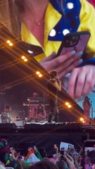 Harry Styles Surprises Fan with Gender Reveal During Edinburgh Concert 🎉