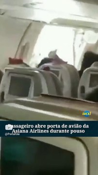 Passageiro abre porta de avião durante pouso