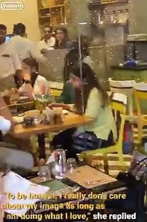 Tum log khaana khaaoge?" Urfi Javed apni behen ke saath! She and her sister were se..