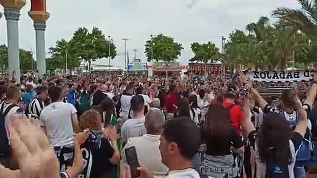 Los aficionados del CD Badajoz se reúnen en la Feria de Córdoba