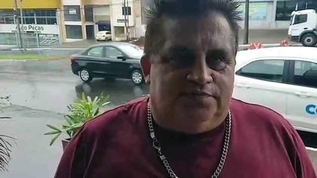 Dois acidentes são registrados em menos de uma hora no mesmo trecho da Avenida Rocha Pombo