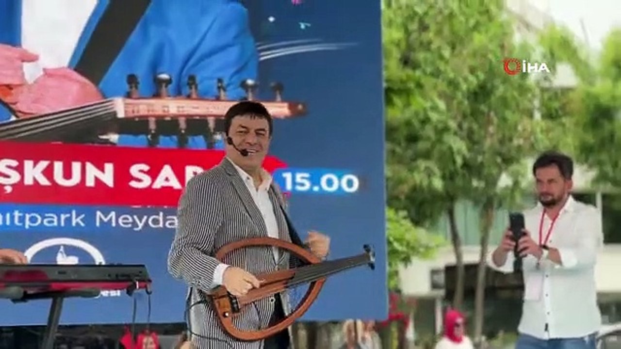 Duayen sanatçı Coşkun Sabah Düzceliler ile buluştu