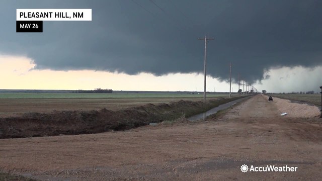 Gloomy wall clouds fill sky in New Mexico