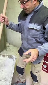 Jeté d’un enduit a la chaux