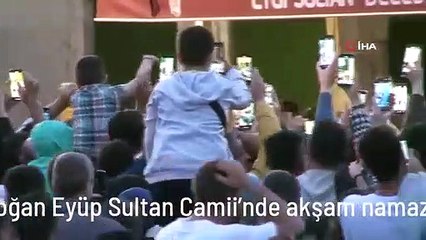 Cumhurbaşkanı Erdoğan Eyüp Sultan Camii'nde akşam namazı kıldı