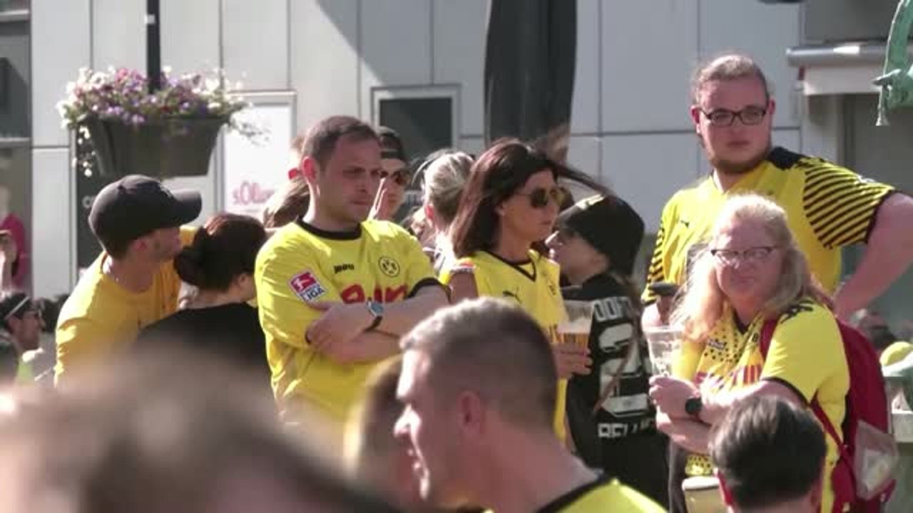 Dortmund verspielt Titel: So reagieren die BVB-Fans