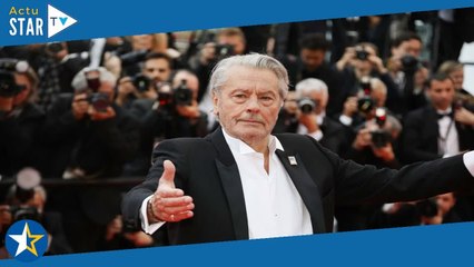 "Alain Delon n'aime pas embrasser" : Jane Fonda balance sur l'acteur français