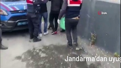 Jandarma'dan uyuşturucu ve tabanca operasyonu