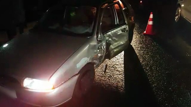 Colisão entre dois carros é registrada na BR-277; condutor de gol teria abandonado o local