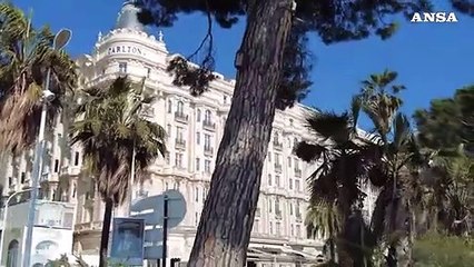 Cannes, lontano dal red carpet: "The experience of love"