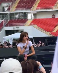 กรี๊ดลั่น ลิซ่า-โรเซ่ อวยพรวันเกิด "เบสท์ รักษ์วนีย์" กลางเวทีคอนเสิร์ต