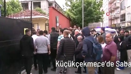 Küçükçekmece'de Sabah Okul Önünde Oy Kullanma Başladı