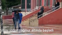 Gaziantep'te oy verme işlemi yoğun yağmur altında başladı