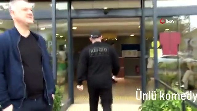 Ünlü komedyen Cem Yılmaz oy kullanmak için sandık başında