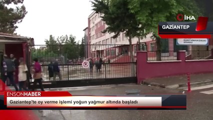 Gaziantep'te oy verme işlemi yoğun yağmur altında başladı