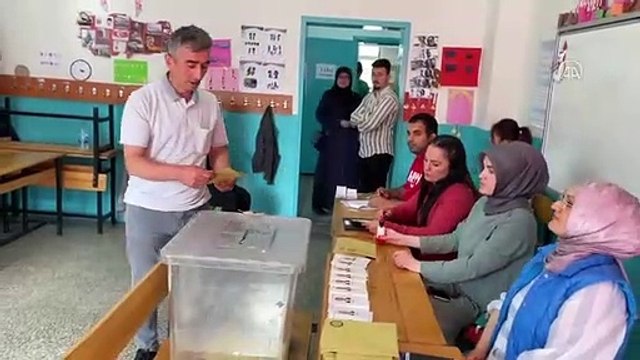 Çorum'da Cumhurbaşkanı seçimi ikinci turu için vatandaşlar oy kullanmaya başladı - osmancikhaber.com.tr