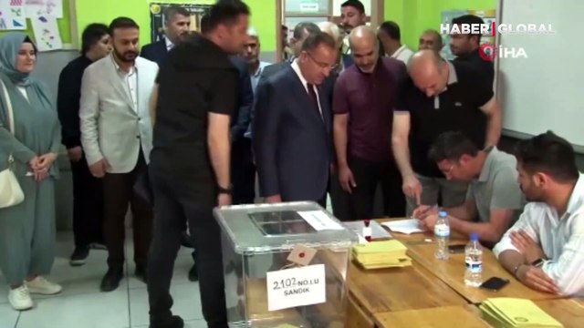 Adalet Bakanı Bekir Bozdağ oyuncu Şanlıurfa'da kullandı