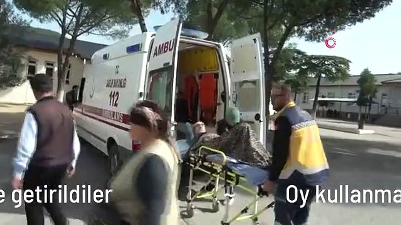 Oy kullanmaya sedye ile getirildiler