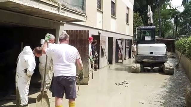 Maltempo in Romagna, 160 agricoltori del Consorzio Melinda operano come volontari