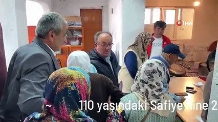 110 yaşındaki Safiye nine 2. tur seçimleri için sandık başına gitti