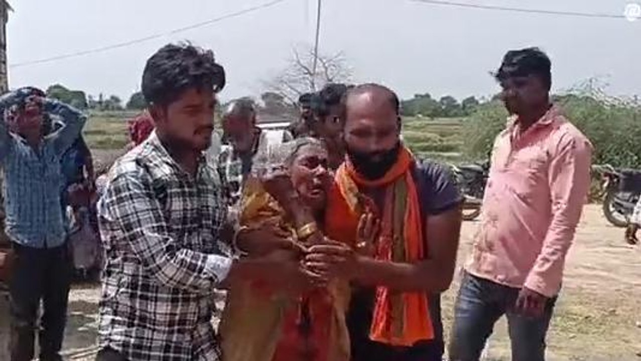 सड़क हादसे में परिवार खत्म दंपति समेत दो बच्चों की हुई मौत, एक साथ जलीं चार चिताएं