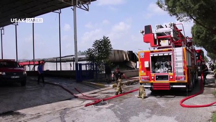 Uşak'ta tekstil fabrikasında çıkan yangın hasara neden oldu