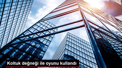 Koltuk değneği ile oyunu kullandı