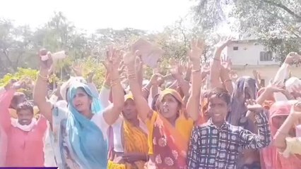 मैनपुरी:चकबंदी प्रक्रिया के विरोध में ग्रामीणों ने किया प्रदर्शन, जानें वजह