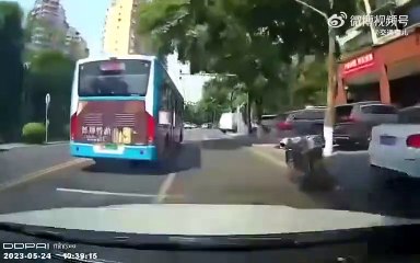 Voilà commentaire sur comble un trou dans la route rapidement... pas prévu