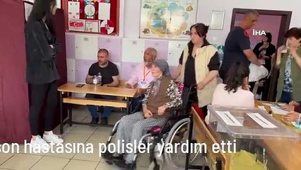 Parkinson hastasına polisler yardım etti