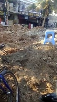 Pits dug in Daihanpara area ignored