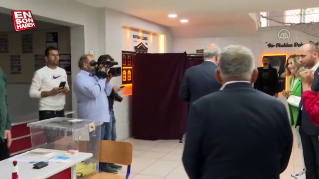 Milli Savunma Bakanı Hulusi Akar, oyunu Kayseri'de kullandı