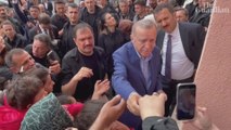 Erdoğan okul dışında seçmene para verdi