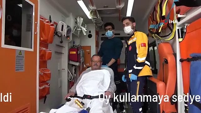 Oy kullanmaya sedyeyle getirildi