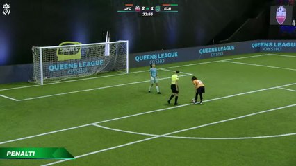 Piden en redes el cese de una árbitra en la Queens League por esta escena surrealista