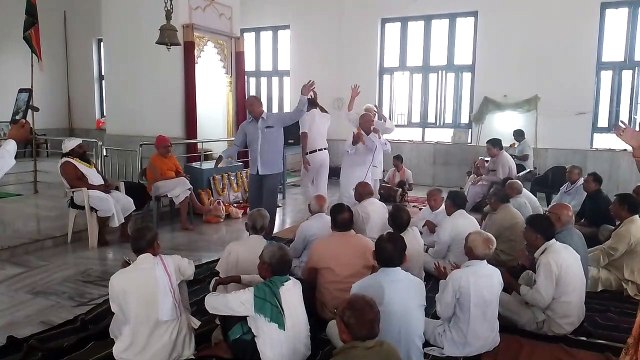 मोड़ा बालाजी मंदिर में भजनों पर झूमे श्रोता, सजाई झांकी