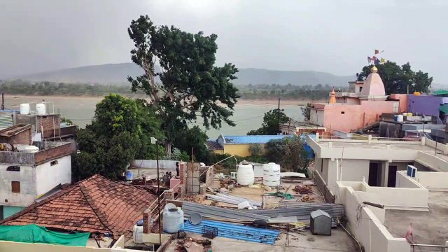 तेज आंधी के साथ आई हल्की बारिश