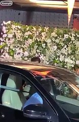 Salman apni ex-girlfriend Sangeeta Bijlani ke saath! Gave her a hug and a kiss on the ...