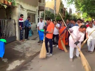 Video: देखें, भाजपा नेताओं की सफाईगिरी