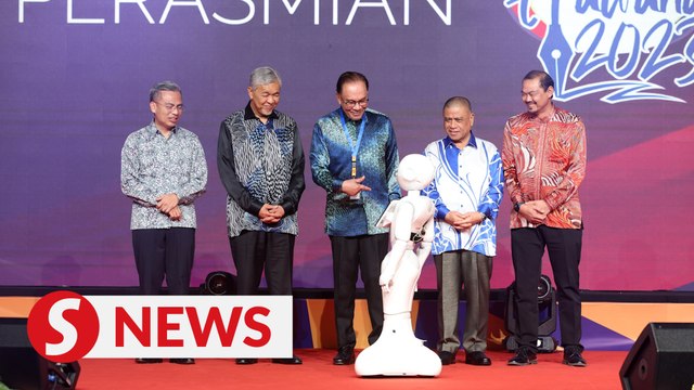 Media should be allowed to criticise govt without fear, says Anwar