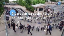 Diyarbakır'da seçim kurulu önünde uzun kuyruklar oluştu
