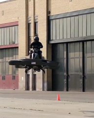 Japonlar'ın ürettiği uçan motosiklet