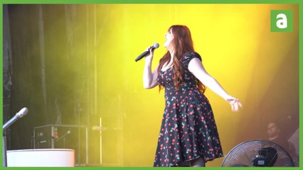 L'imitatrice Sarah Schwab à Tournai en fête 2023