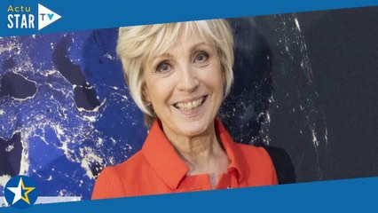 “On a vu que j’avais une perruque” : Évelyne Dhéliat, ses confidences touchantes sur son cancer