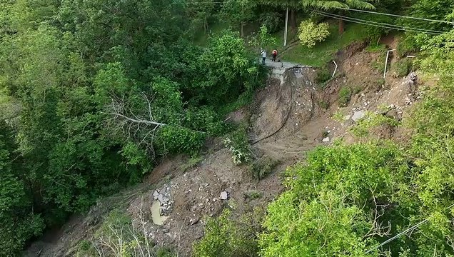 Maltempo, a Castel del Rio strada panoramica distrutta dalla frana vista dal drone