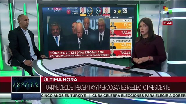 Pueblo turco festeja en las calles victoria de Recep Tayyip Erdogan