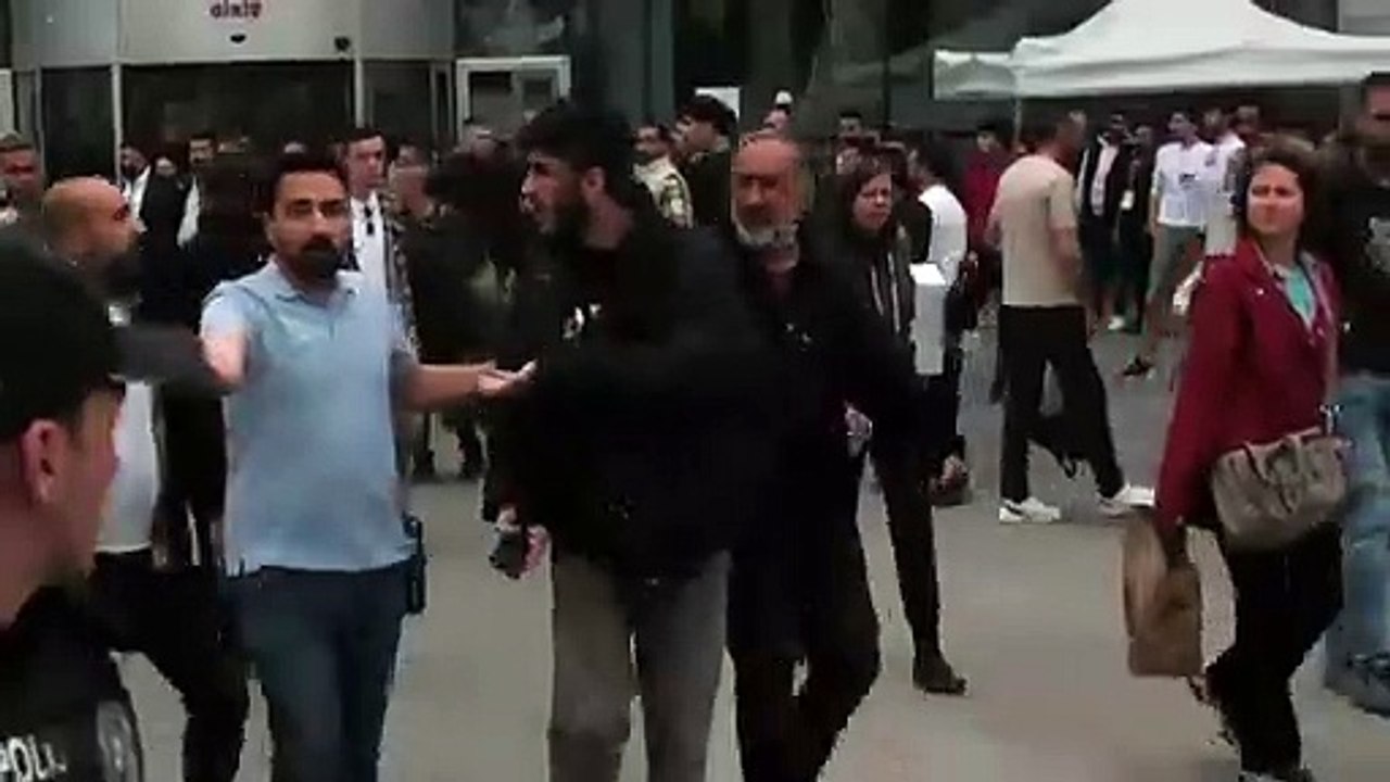 Muhabir Anıl Cengiz Bölükbaş, polisler tarafından engellendi