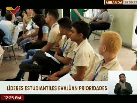 Mesas de trabajo de líderes estudiantiles evalúan propuestas para la transformación educativa