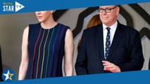 Charlene de Monaco en longue robe fendue et multicolore au GP de Monaco, elle charme avec un maquill