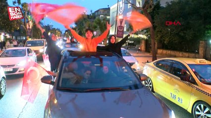 Kadıköy Bağdat Caddesi'nde zafer kutlaması